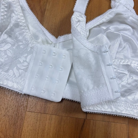 NWT Bali Double Support Spa Closure Wireless Bra Sz 40C White Satiny Lace Floral - Picture 6 of 8
